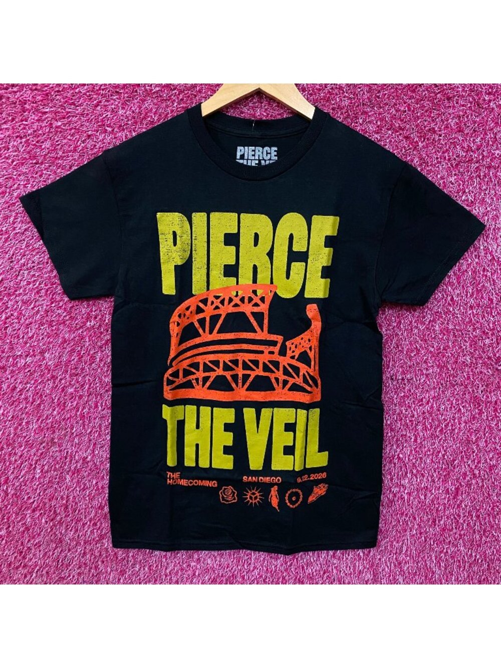 Pierce The Veil The Homecoming San Diego Petco Park Graphic T-shirt Small